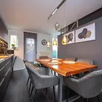Modern Luxury Antonia Mössingen