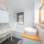 Modern Luxury Antonia