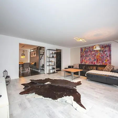 Modern Luxury Antonia