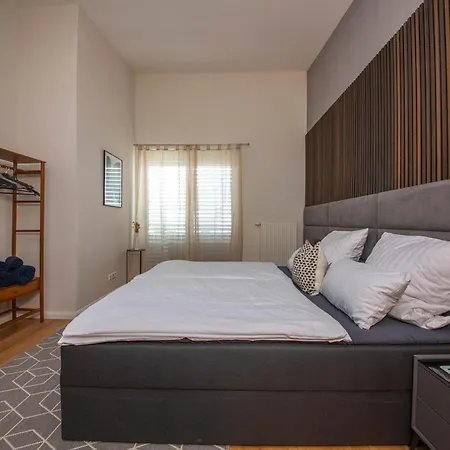 Modern Luxury Antonia Vila