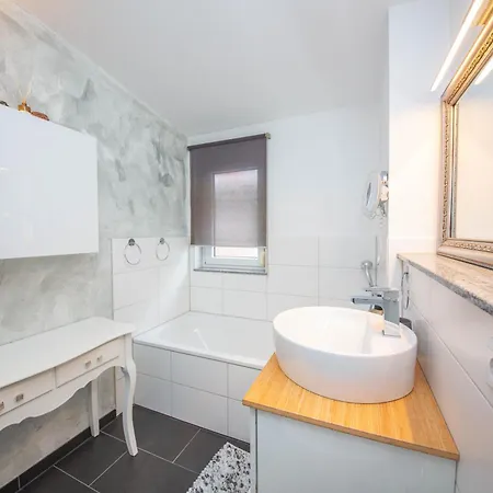Modern Luxury Antonia